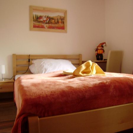 Guest House Cater Lasko Bagian luar foto