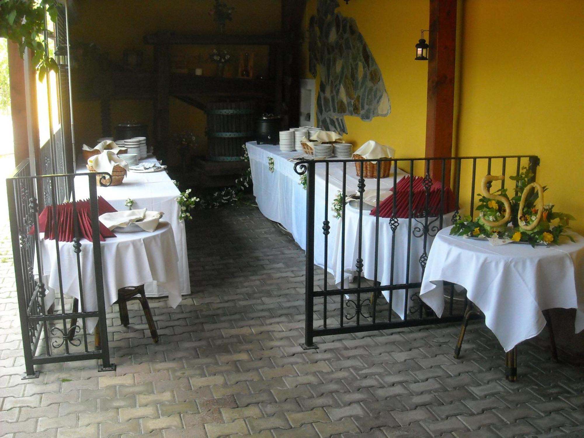Guest House Cater Lasko Bagian luar foto